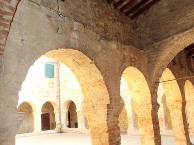 d. Suvereto Chiostro San Francesco.JPG